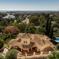 Prachtige villa met panoramisch uitzicht op zee in de gesloten urbanisatie El Herrojo Alto- Benahavis