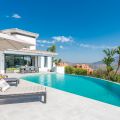 Wunderschöne renovierte Luxusvilla mit Panoramablick aufs Meer in La Mairena, Marbella Ost.