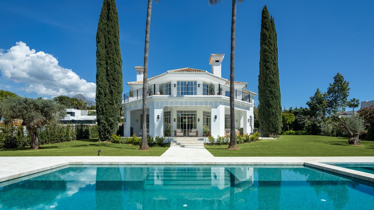 Luxusvilla mit Blick auf das Golf-Tal in Nueva Andalucía