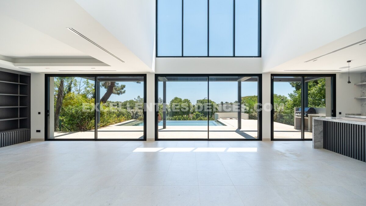 Stunning contemporary villa in exclusive Hacienda Las Chapas with sea views, infinity pool & premium finishes for €3,350,000.