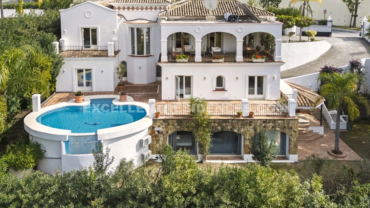 Exceptional frontline golf villa in prestigious La Quinta offering breathtaking course and valley views.