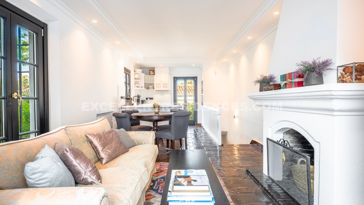 Exquisite 1-bedroom apartment in Lomas del Marbella Club Pueblo offering Andalusian charm on the prestigious Golden Mile.