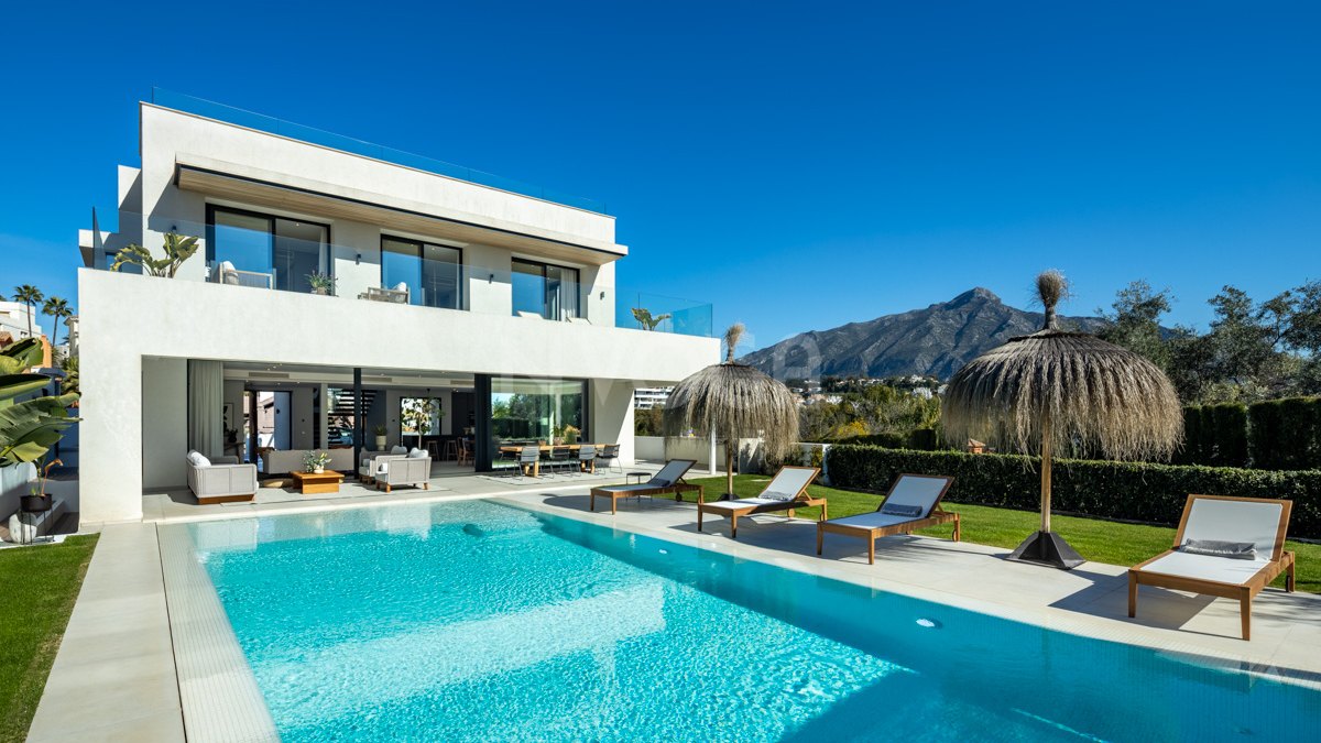 Contemporary Villa in La Cerquilla, Marbella