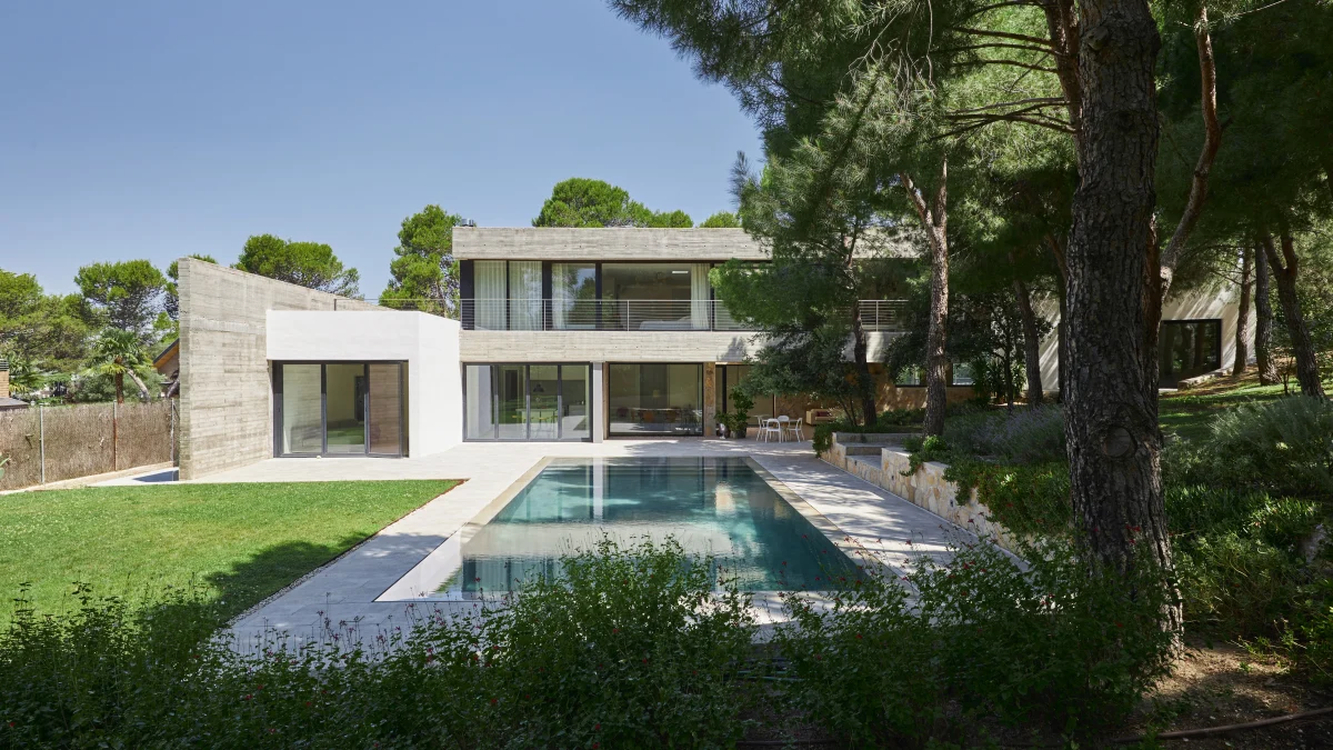 Spacious 4-bed villa with parking in Boadilla del Monte