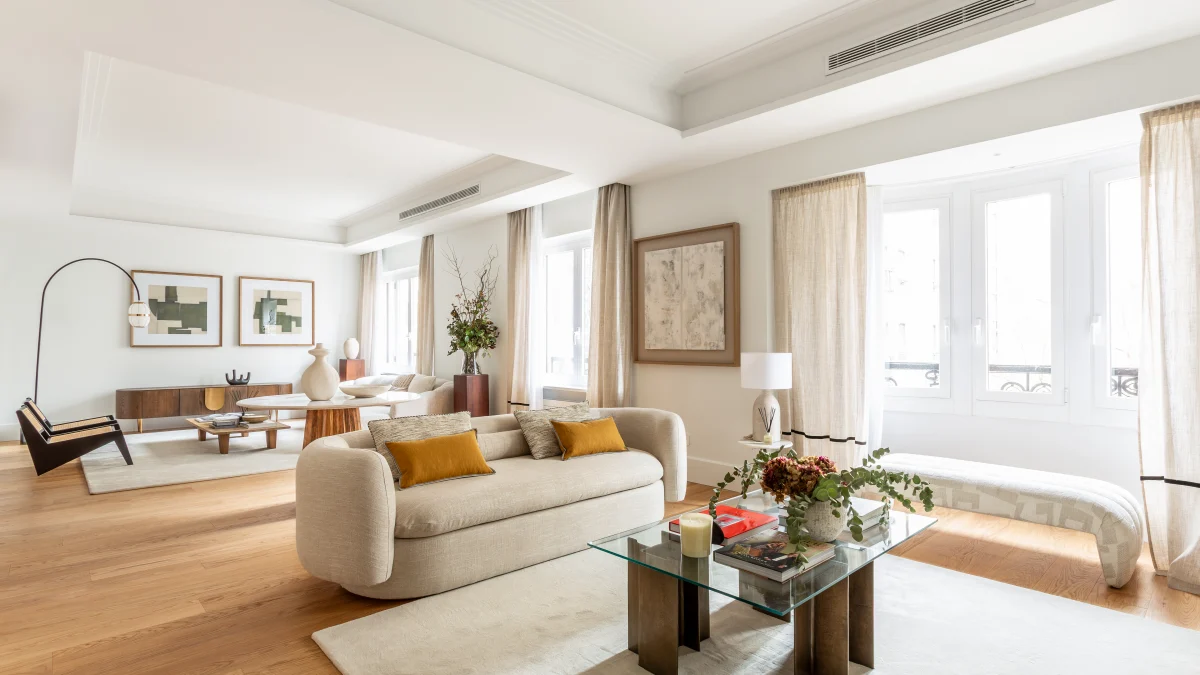 Classic 4-bed penthouse with terrace in Recoletos, Salamanca