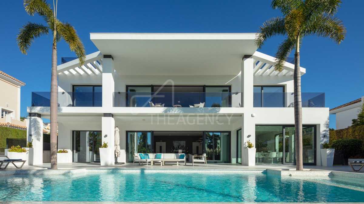 A striking modern masterpiece in the heart of Nueva Andalucia, Marbella.