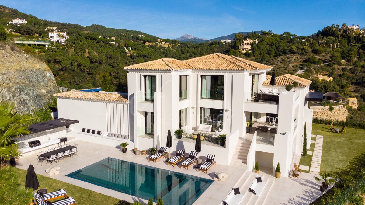 Spectacular five bedroom villa in El Madroñal, Benahavis.