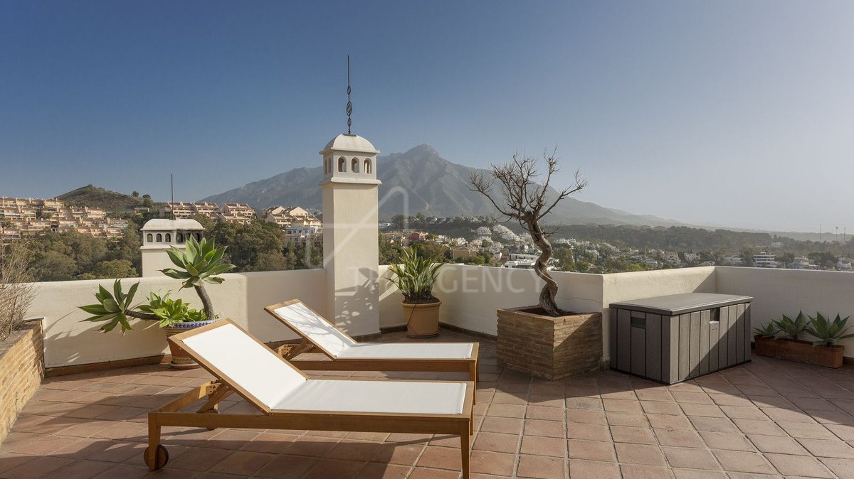 Penthouse for sale in Nueva Andalucia, Marbella