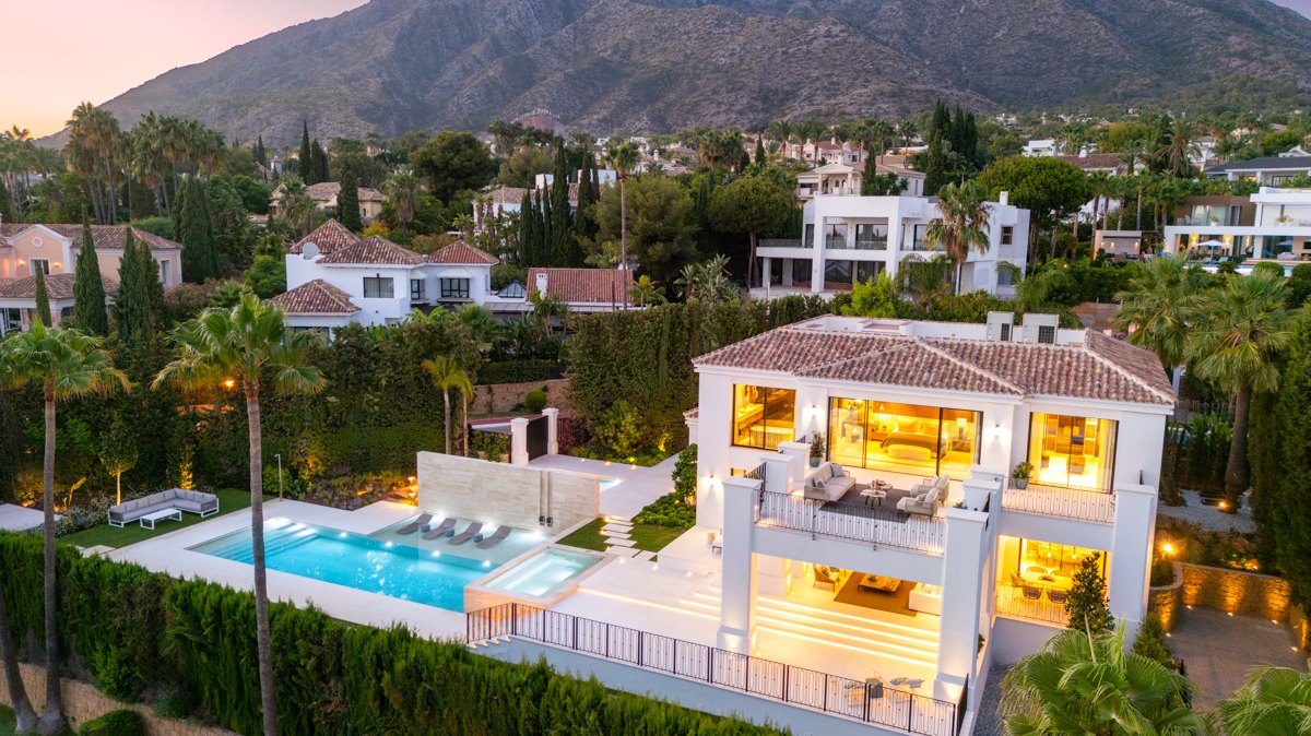 Villa with elegance and distinction in the heart of the Golden Mile, Sierra Blanca, Marbella