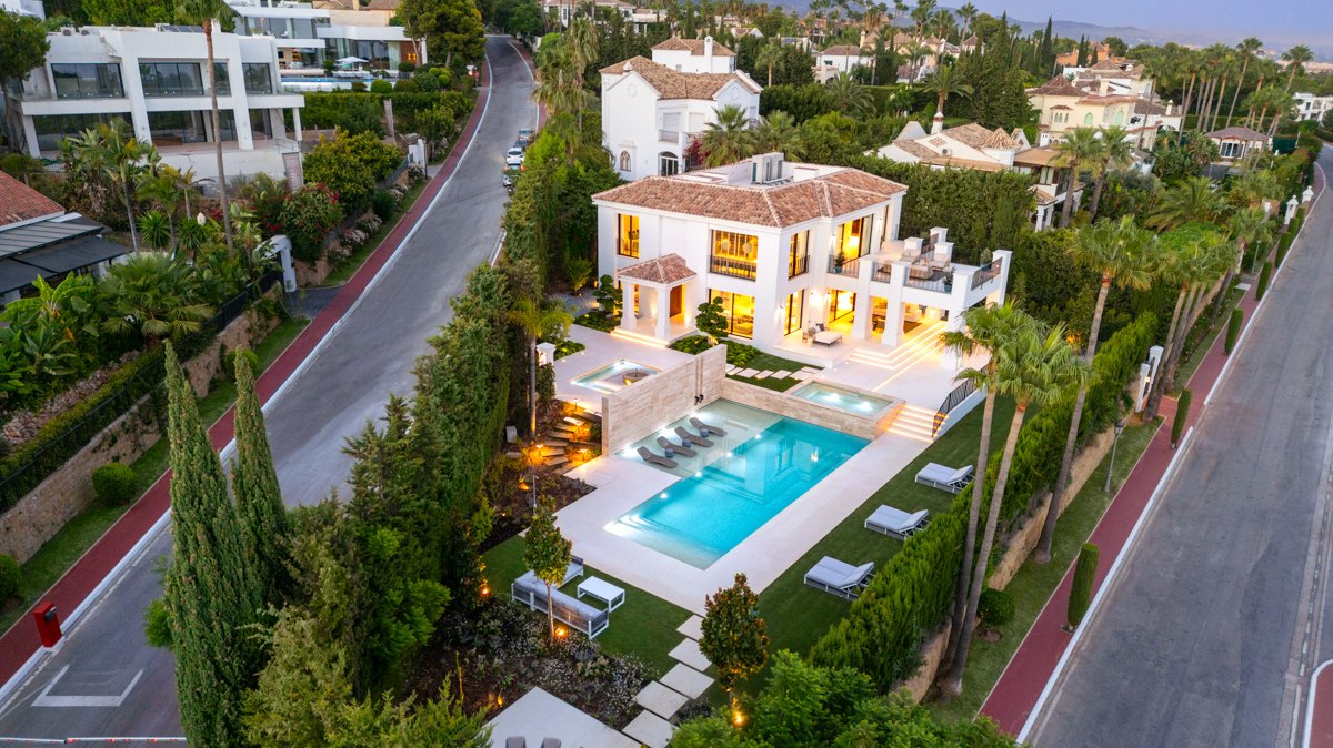 Villa with elegance and distinction in the heart of the Golden Mile, Sierra Blanca, Marbella