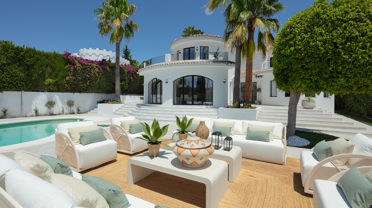 Incredible mediterranean- andalusian style villa in Aloha