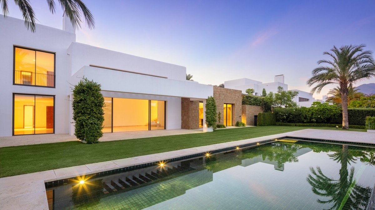 Spectacular villa next to the Casares golf course