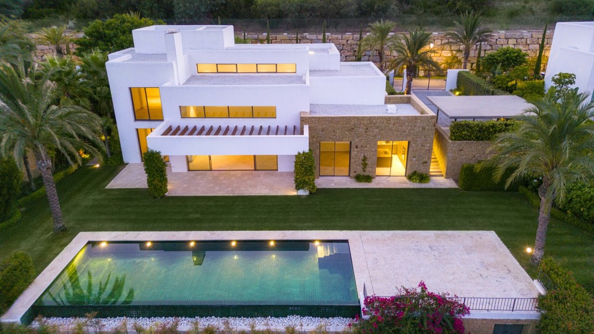 Spectacular villa next to the Casares golf course