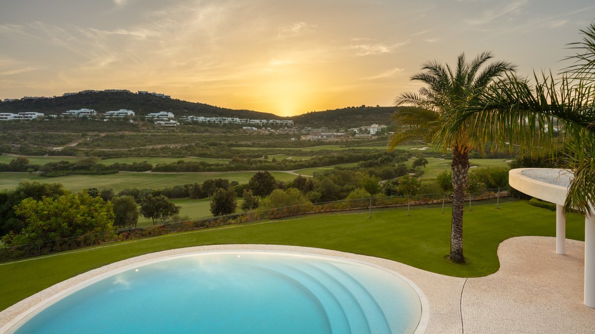 Original curvilinear villa in Finca Cortesin, Casares