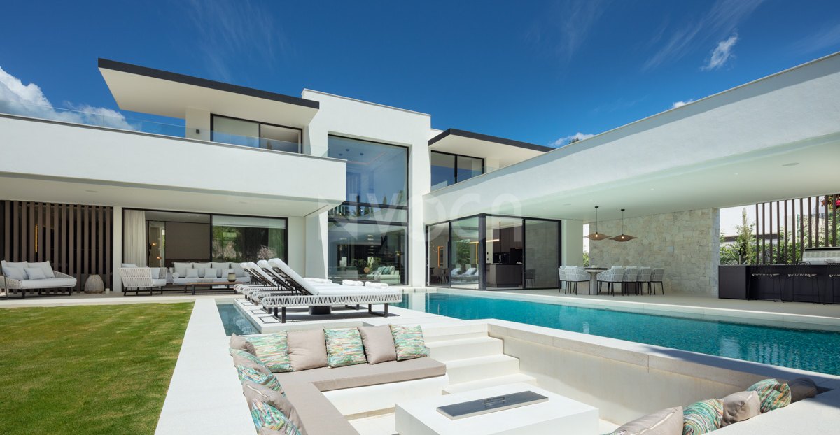 Stunning Modern Villa in Las Brisas
