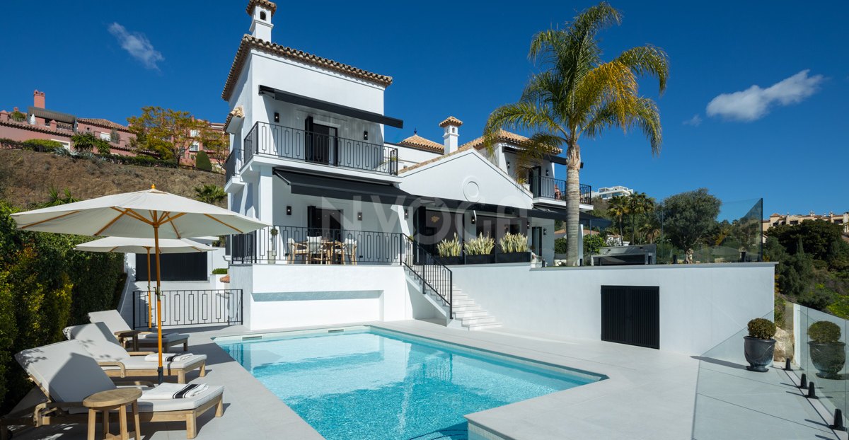 Luxury Contemporary Villa with Panoramic Sea Views