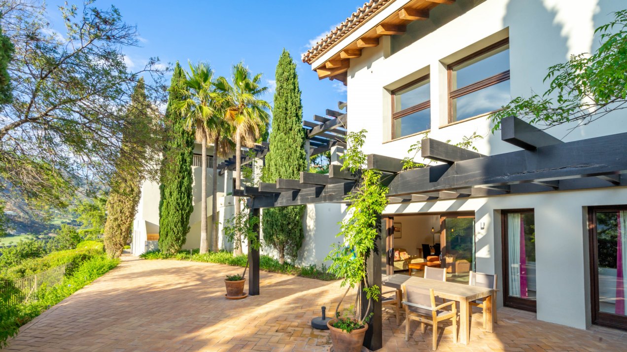 Huge family home in privileged residential area of La Zagaleta, Benahavis