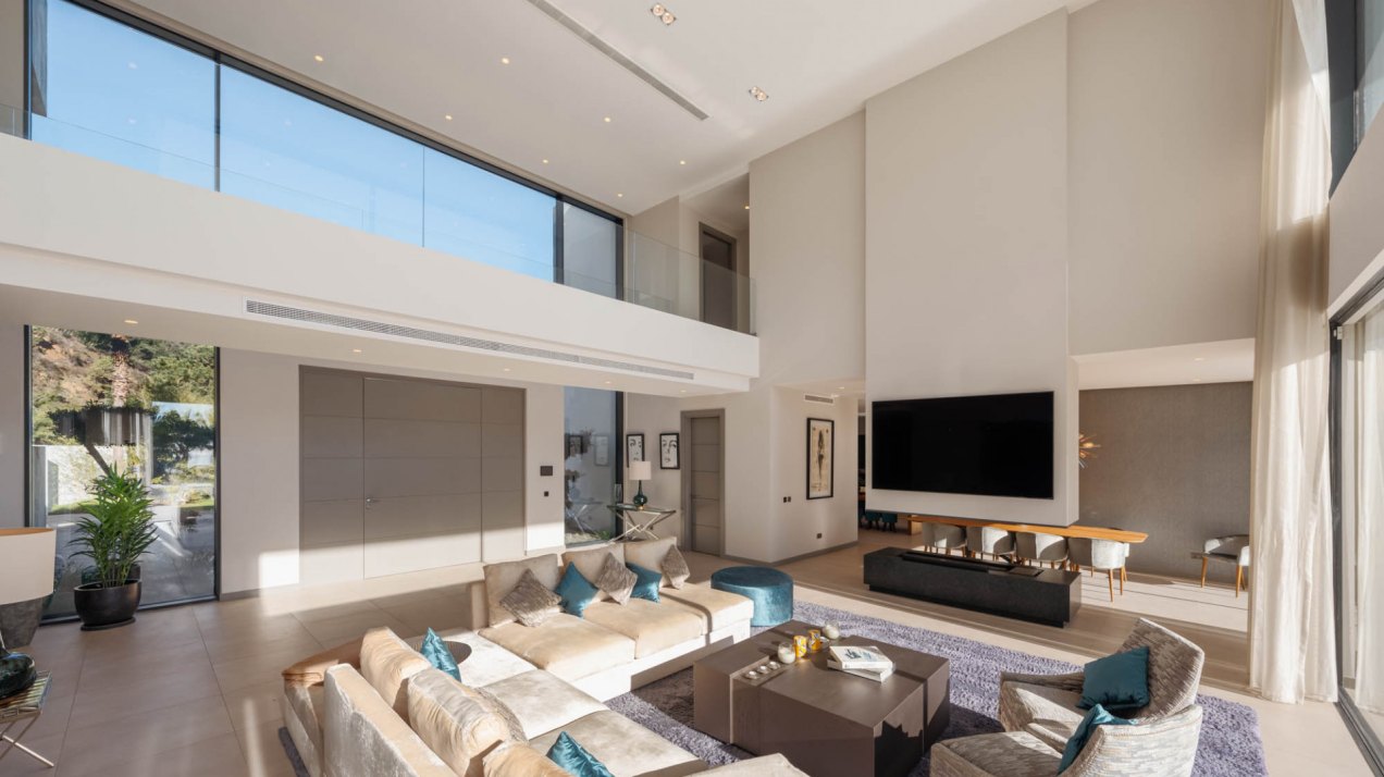 Elegant contemporary villa with sea views in the gated community of El Madroñal, Benahavís