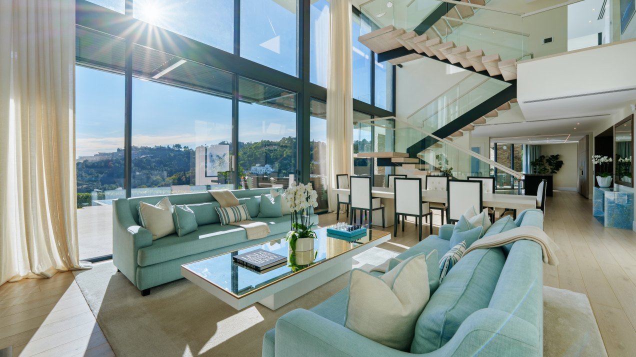 Architectural masterpiece with panoramic sea & mountain views in El Madroñal, Benahavís