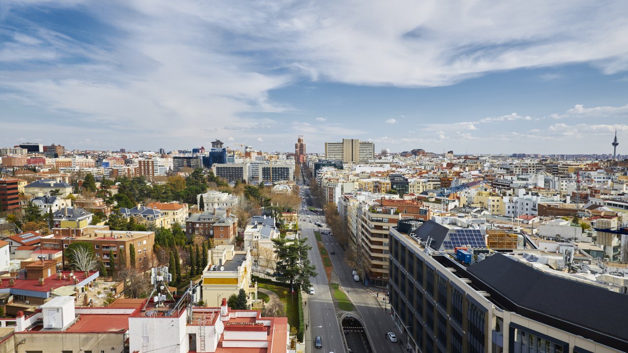 Spectacular penthouse-duplex located in the exclusive El Viso neighborhood with an impressive 200 m² terrace