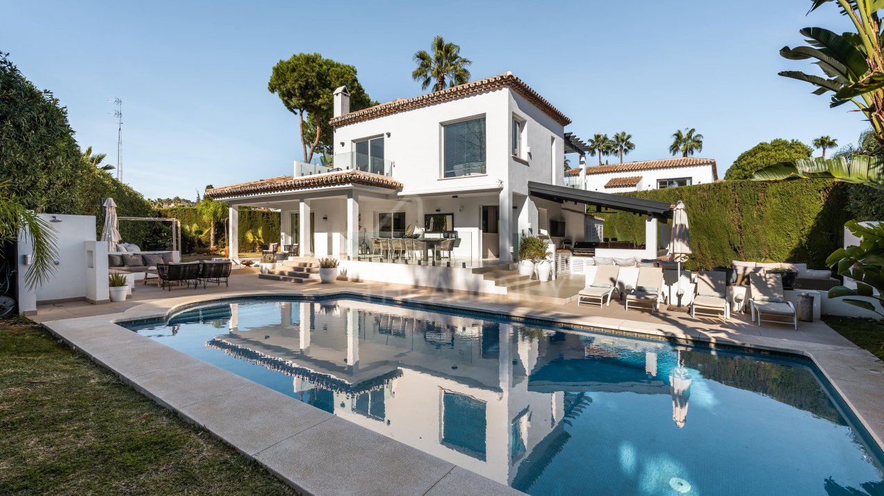 Beautiful four-bedroom Villa in the gated urbanisation of Marbella Country Club, Marbella