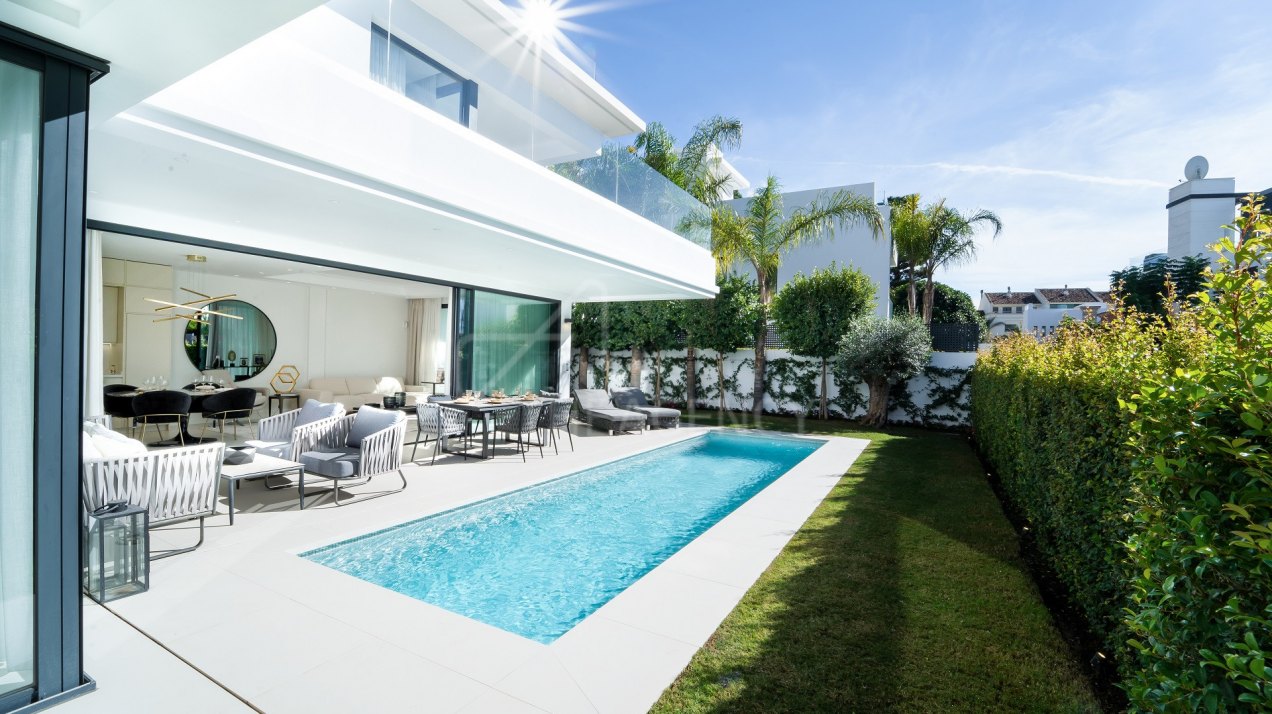 Beach side Villa on the prestigious Golden Mile, Marbella