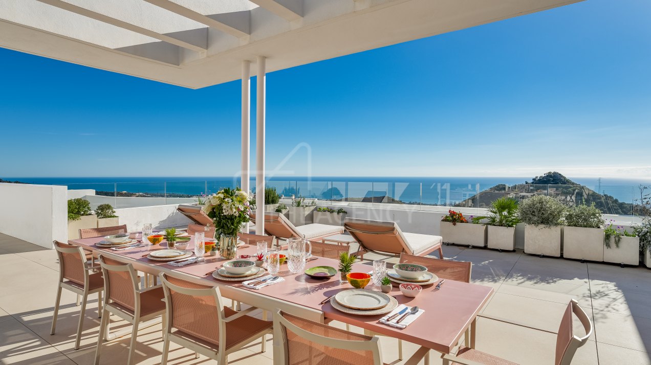 Fantastic triplex penthouse in residential complex Palo Alto, Ojen
