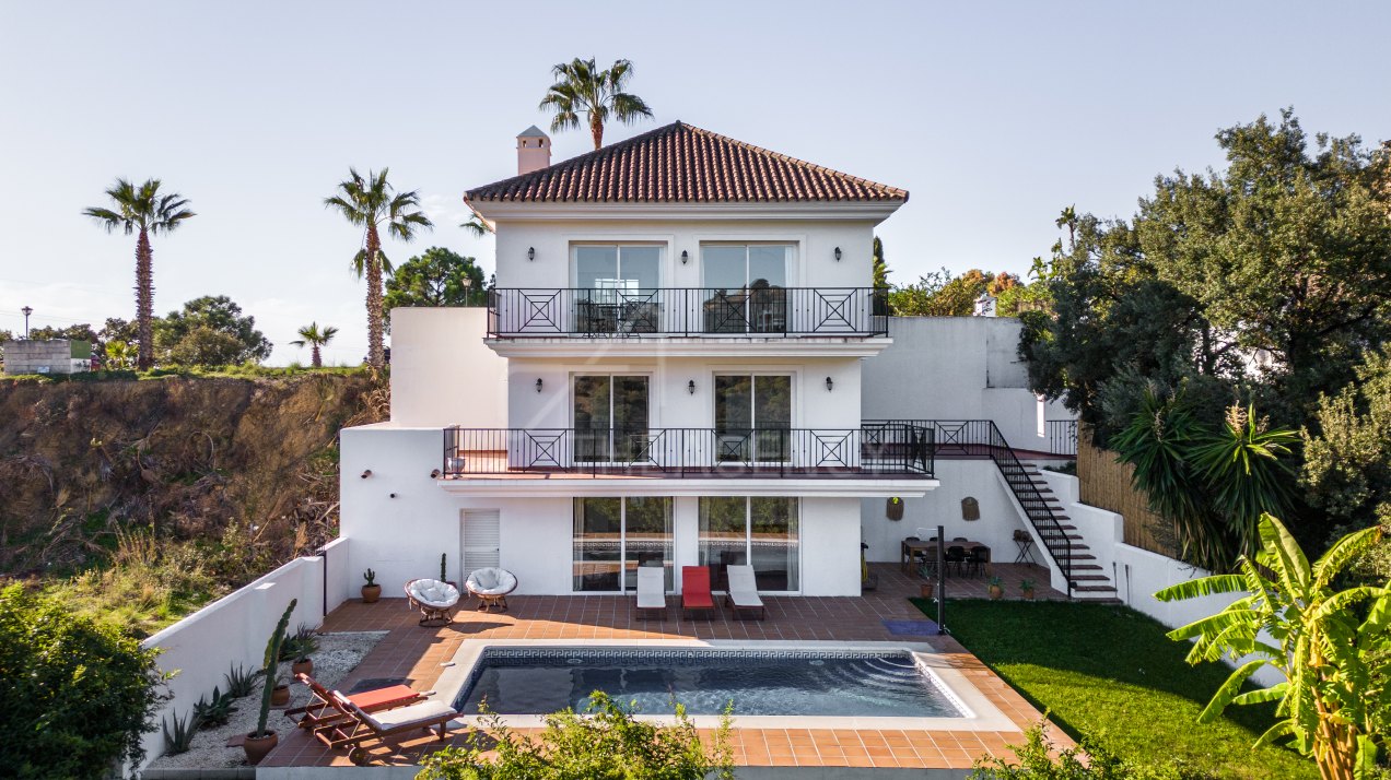 Mountainside three-bedroom Villa in Estepona.