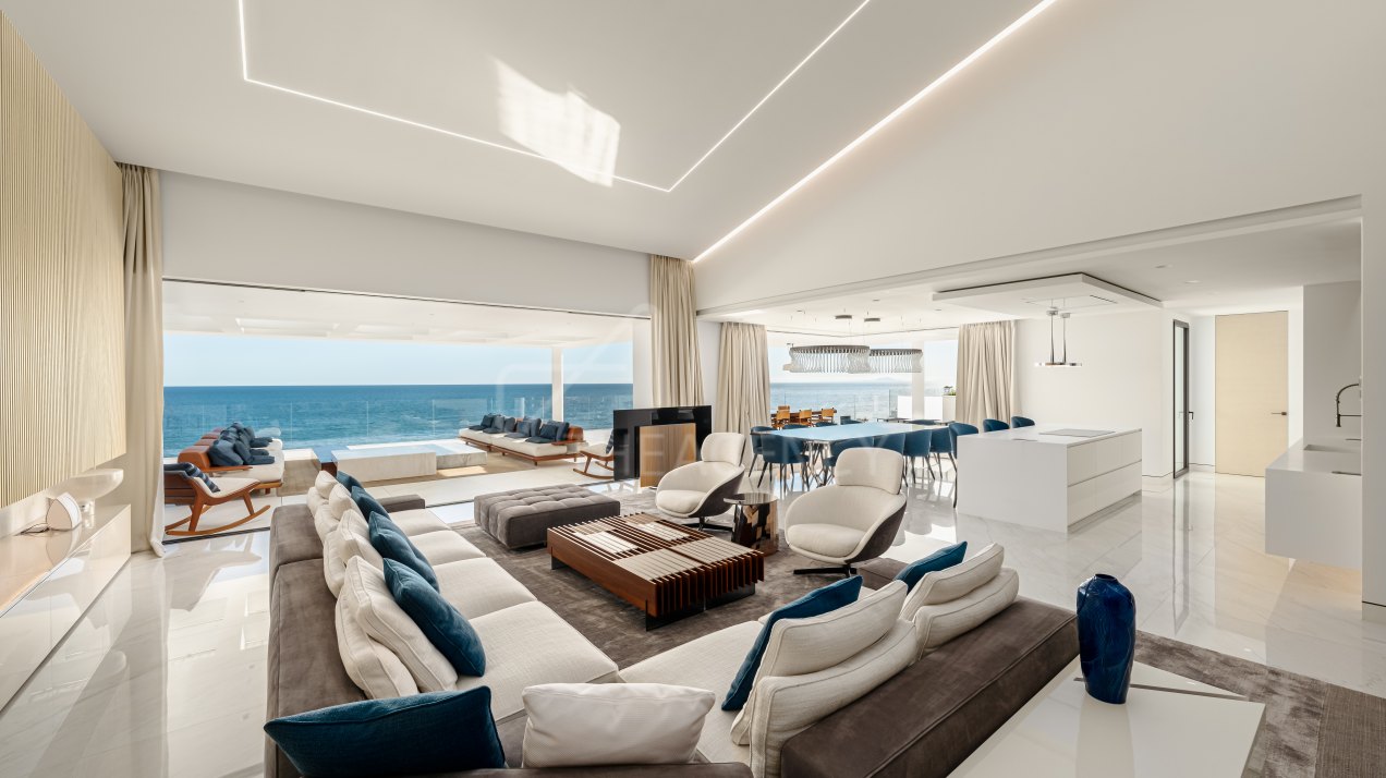 Spectacular Newly-Built Upscale Oceanfront Penthouse Offering Breathtaking Panoramic Views of the Sea in Emare Beach, Estepona