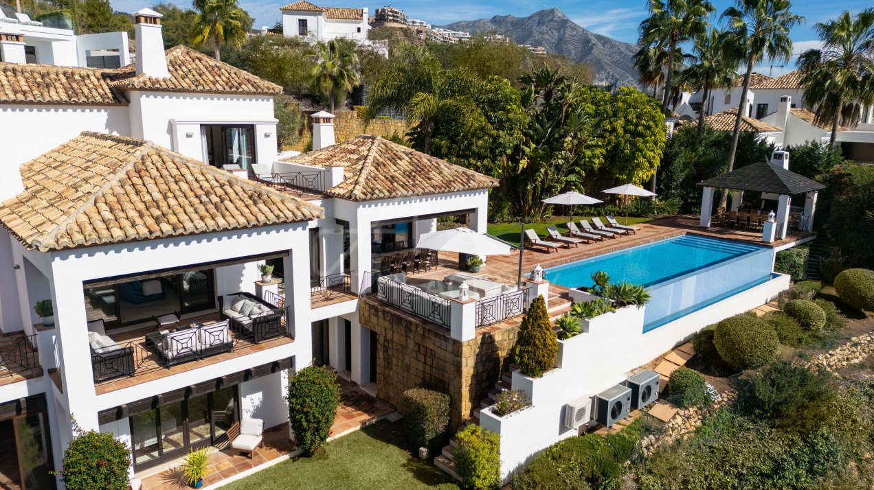 Villa with fantastic views in Lomas de La Quinta, Benahavis