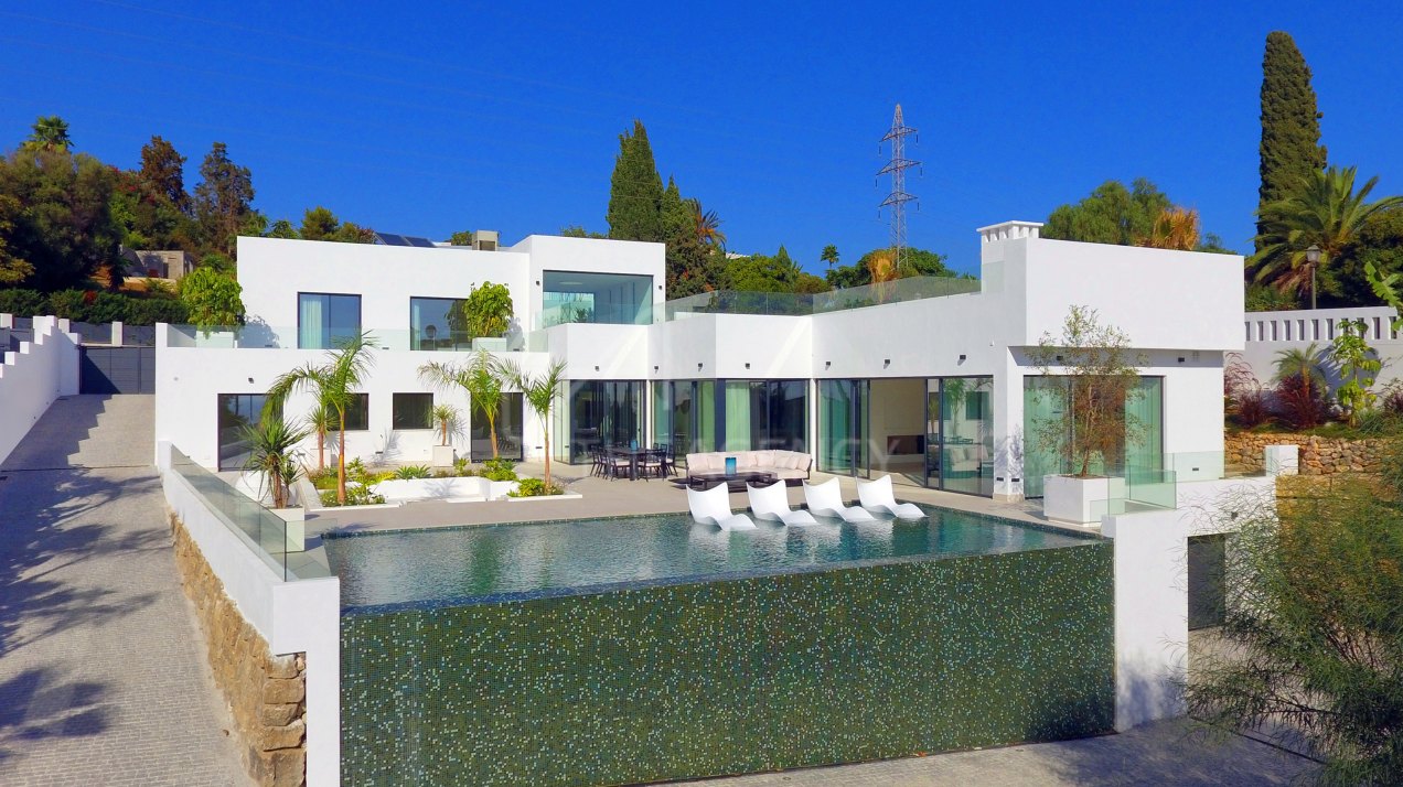 Modern five-bedroom villa in El Rosario, Marbella East