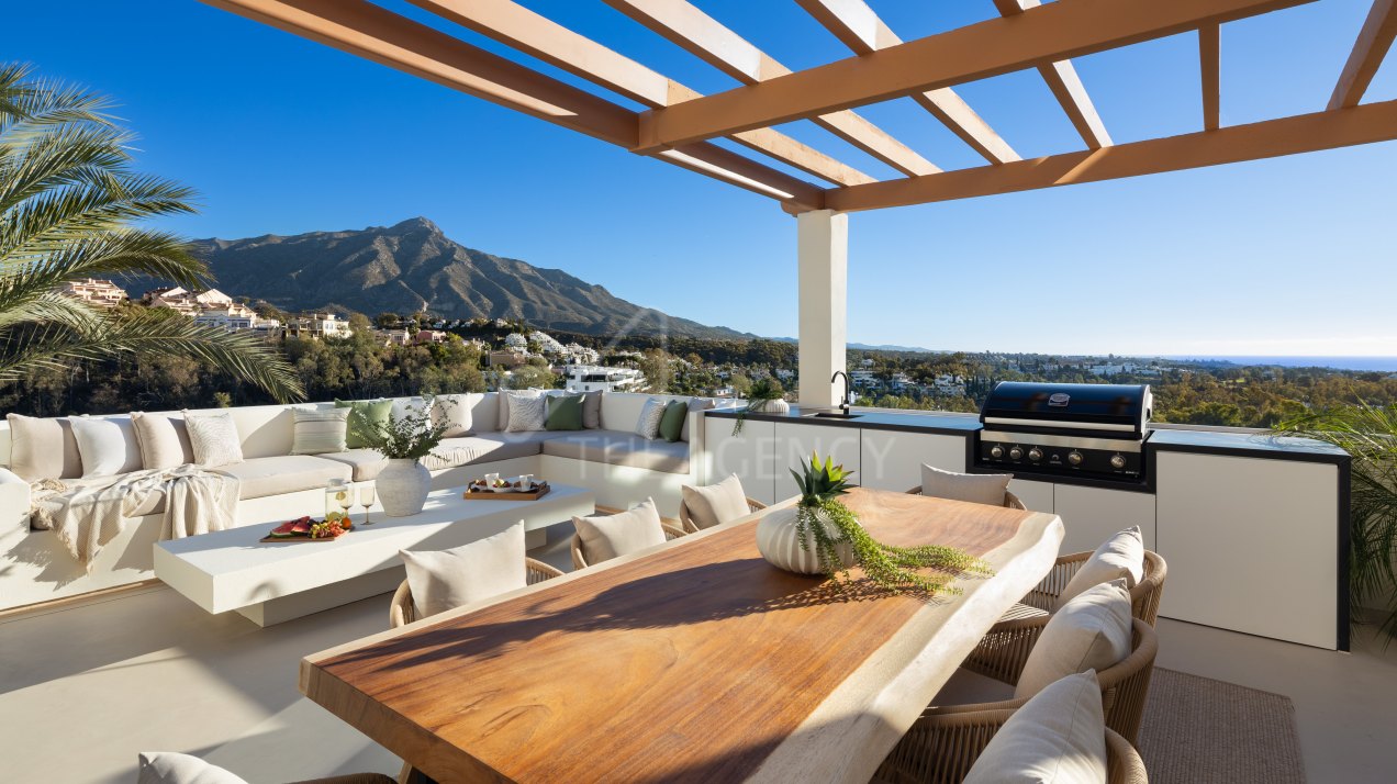 Elegant Duplex Penthouse with Breathtaking Panoramic Views in Nueva Andalucia, Marbella