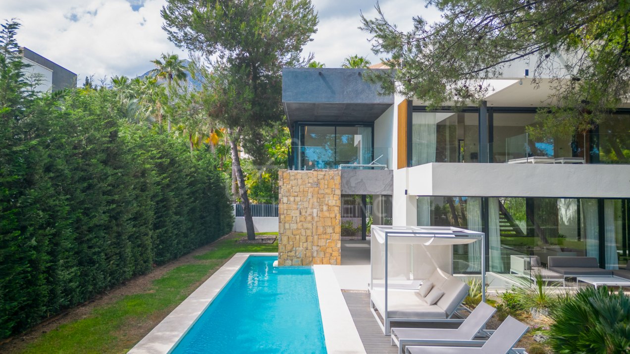 Exquisite Modern Villa with Stunning Sea Views in Nagüeles, Marbella