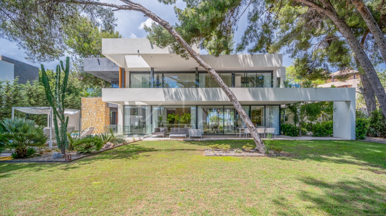 Exquisite Modern Villa with Stunning Sea Views in Nagüeles, Marbella