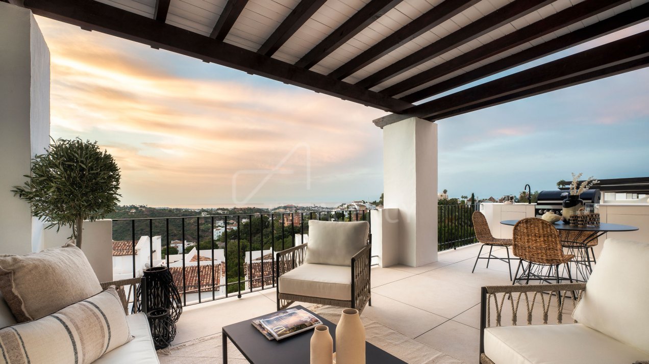 Magnificent Penthouse with Panoramic Views in La Quinta, Benahavis