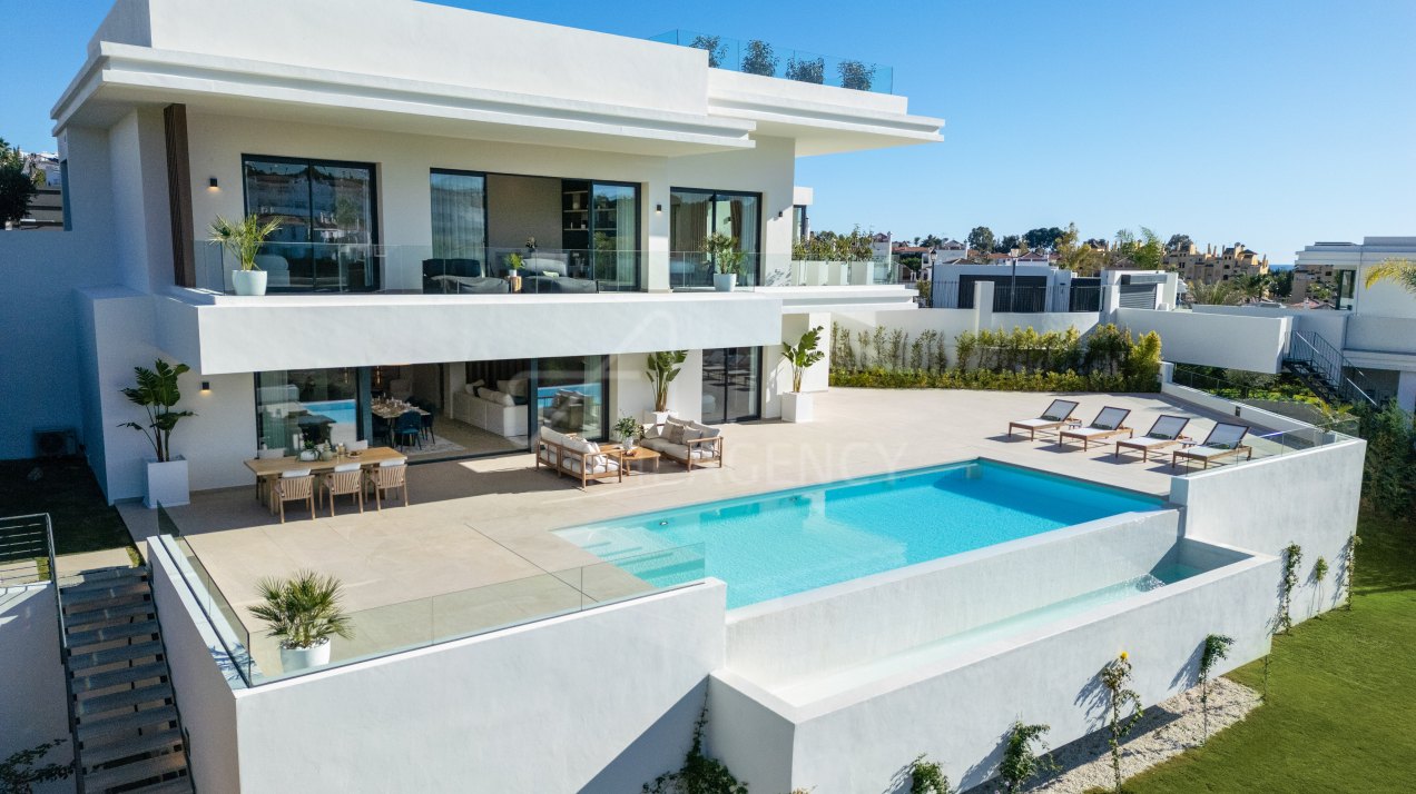 Exclusive Modern Villa with Stunning Sea Views in La Resina Golf