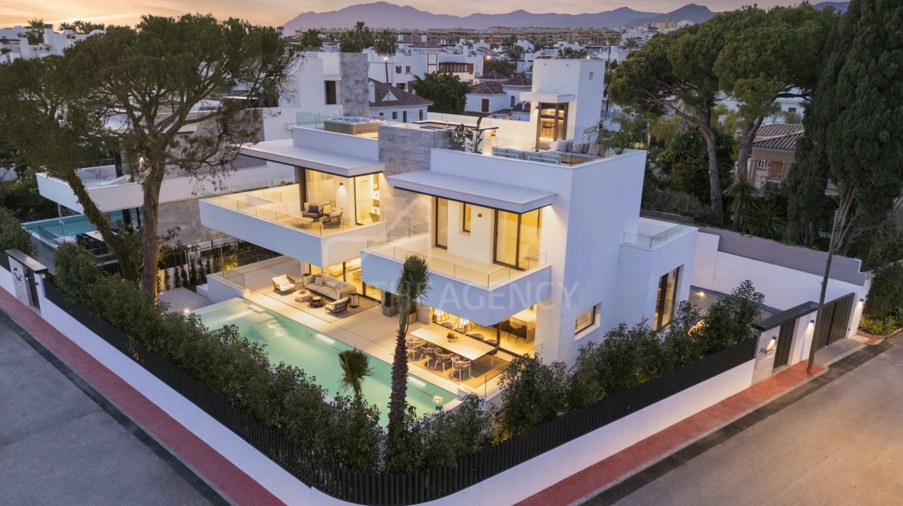 Los Angeles - Beachside Brand new Villa in Cortijo Blanco, San Pedro Playa