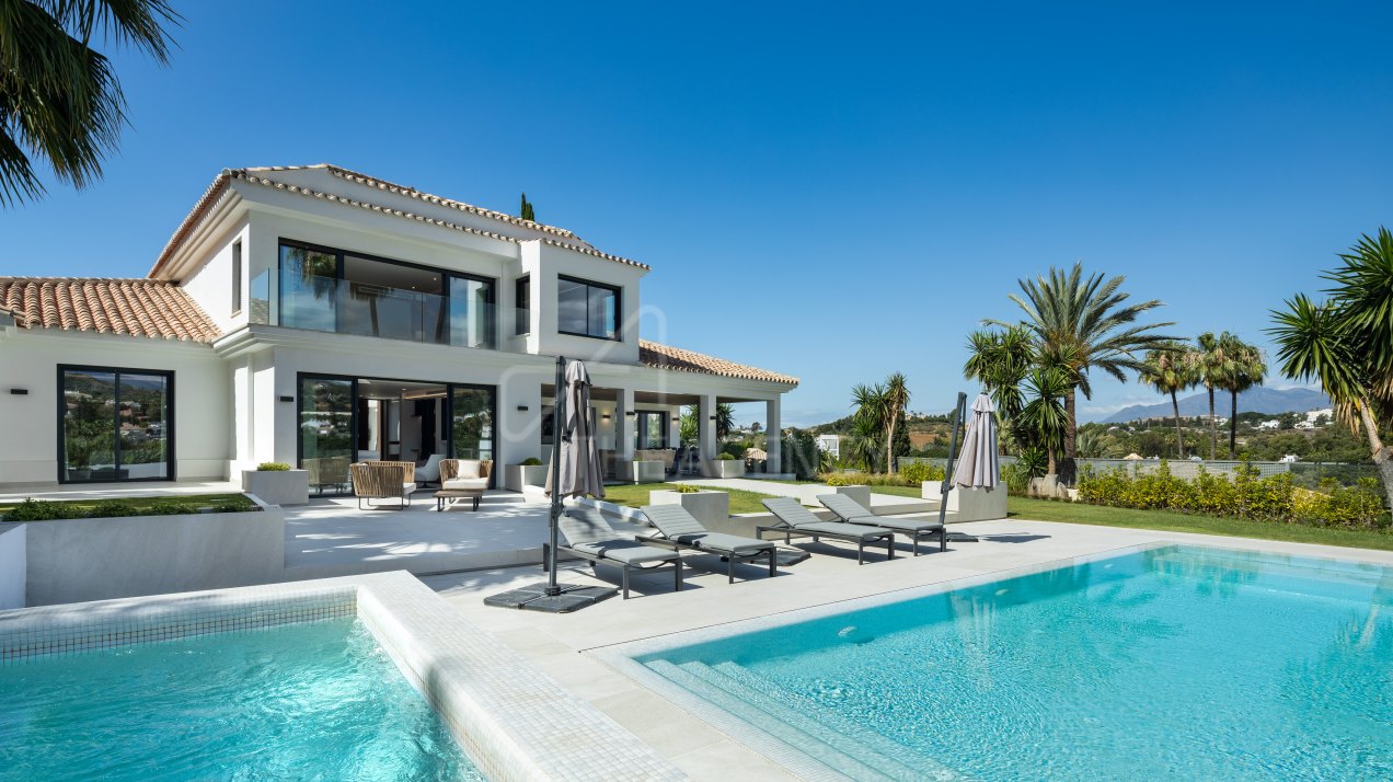 Fantastic Villa with Panoramic Golf Views in Los Naranjos Golf, Nueva Andalucía