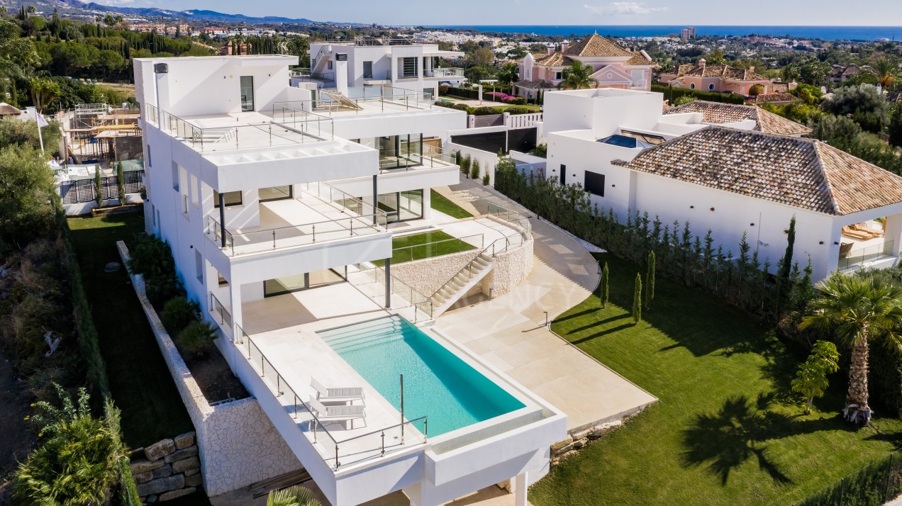 Contemporary Villa with Panoramic Views near Los Naranjos Golf Club