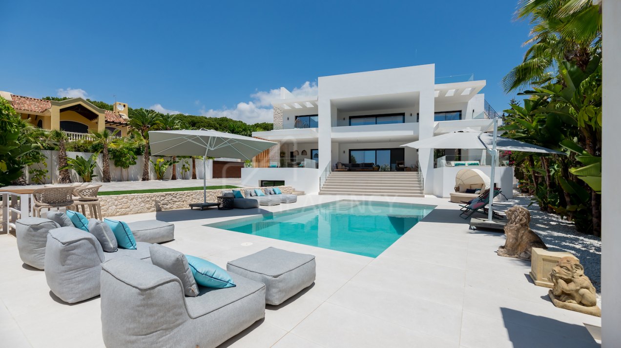 Modern Villa with Stunning Sea Views in Costa Bella, Marbella East