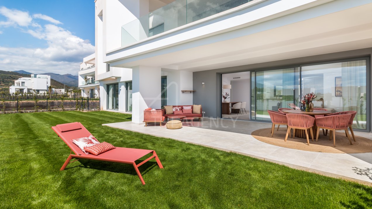 Modern Golf & Sea View Apartment - Las Chapas, Marbella East