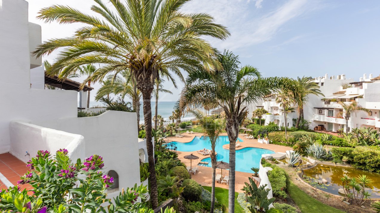 Beachside Duplex Penthouse with Sea Views - Puerto Banús
