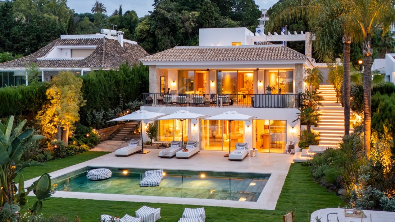 Refined Five-Bedroom Villa with Open-Plan Living and La Concha Views - Nueva Andalucía