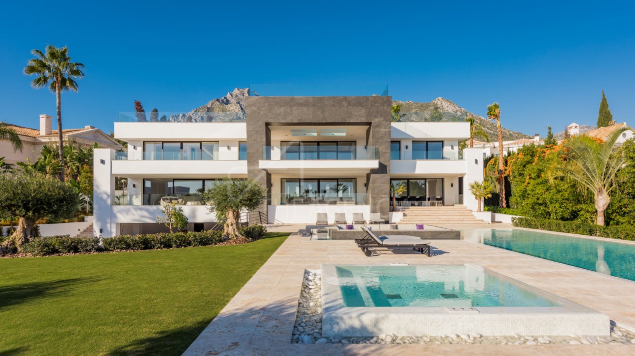 Luxury Villa with Breathtaking Views in Sierra Blanca