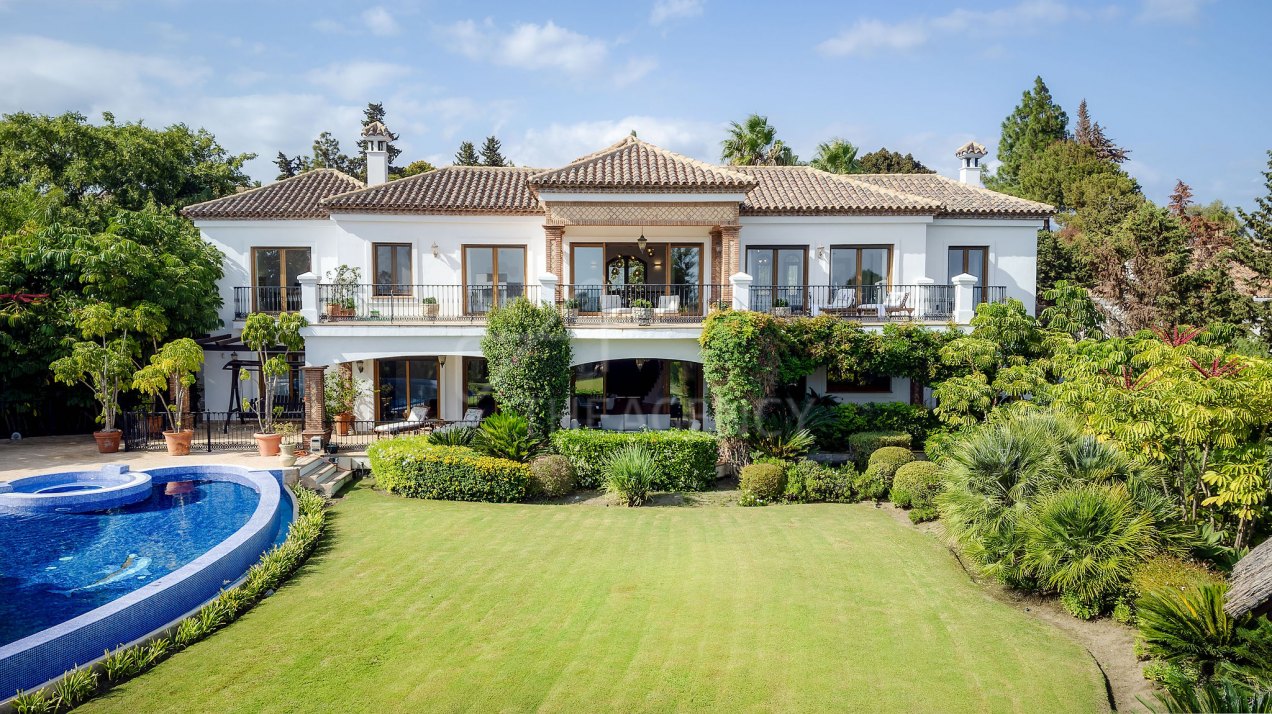 Enchanting Villa with Panoramic Sea Views in Elite El Paraiso Alto, Estepona East