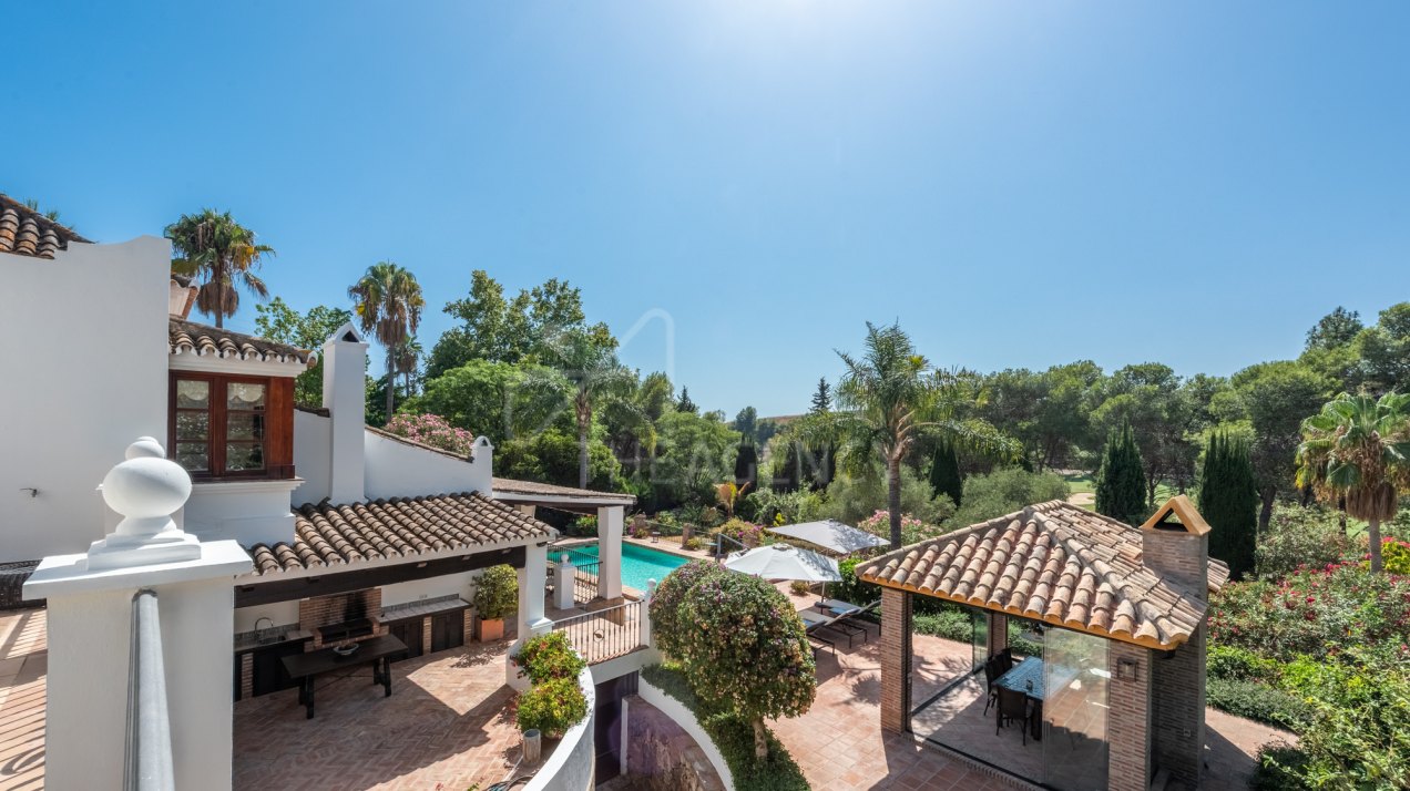 Charming Andalusian Retreat with Modern Comforts and Stunning Views - Paraiso Medio, Estepona