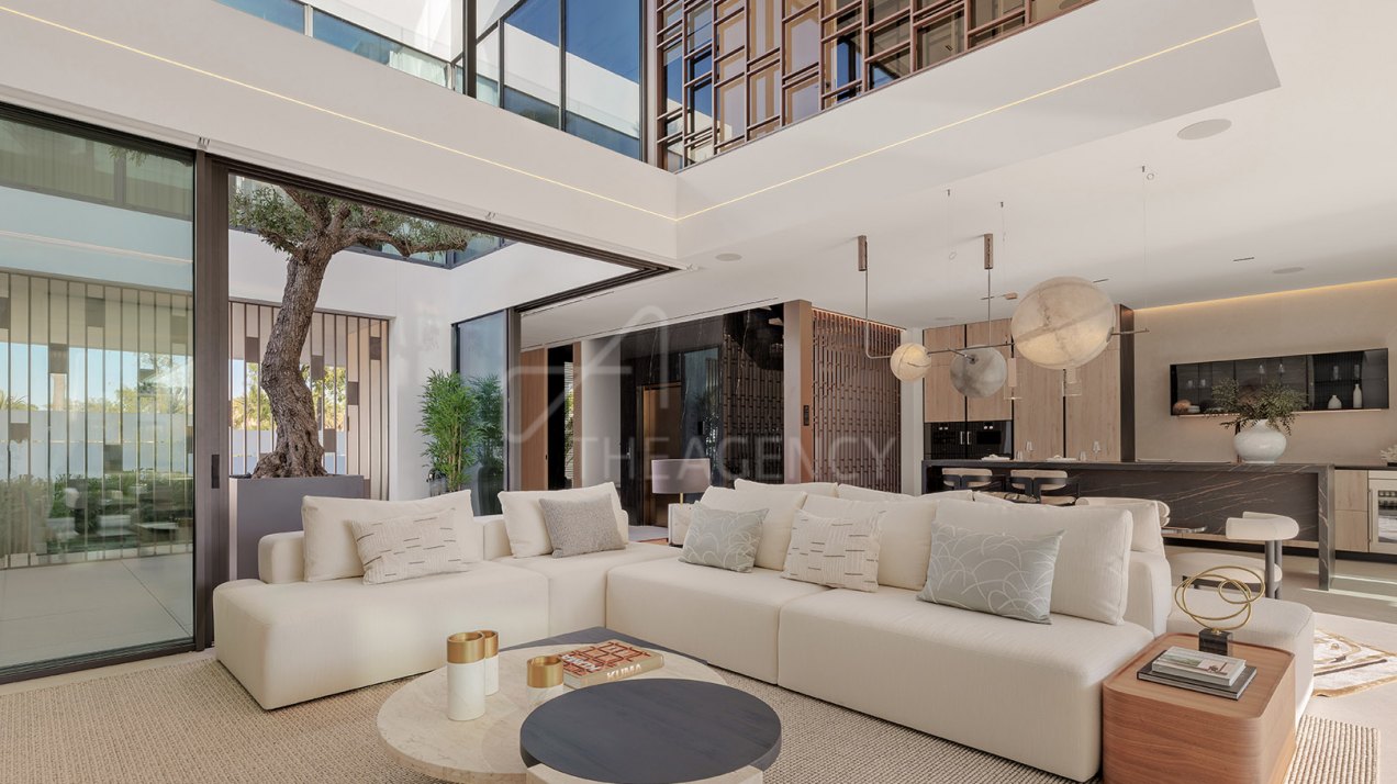 Exquisite Luxury Villa in a Prime Location on Marbella's Golden Mile