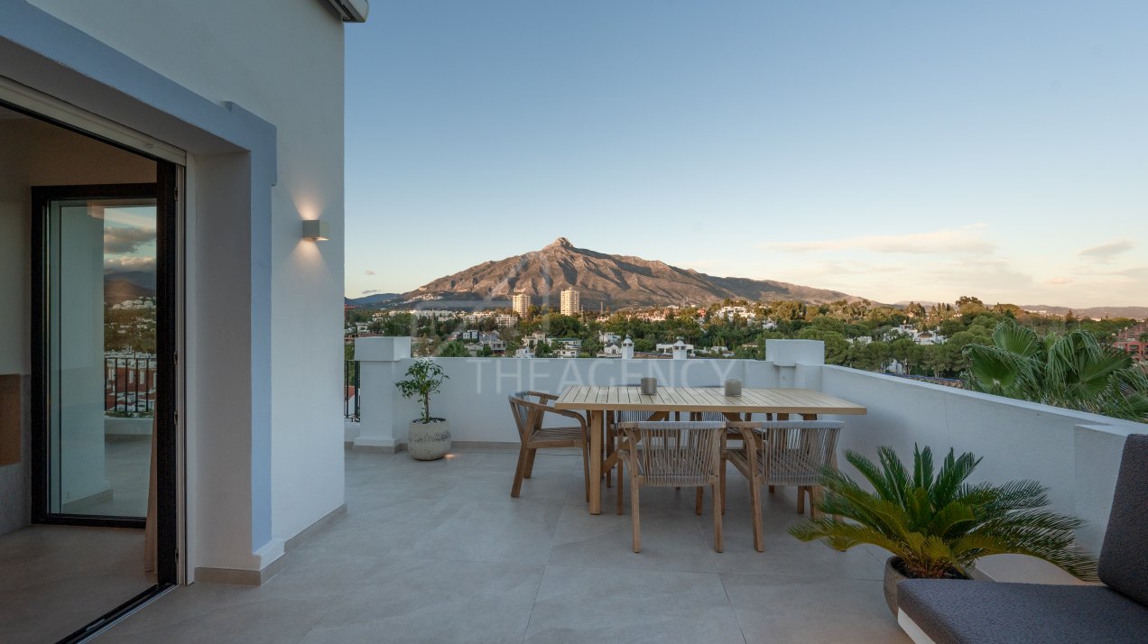 Penthouse with Panoramic Views of La Concha and the Mediterranean, Nueva Andalucia