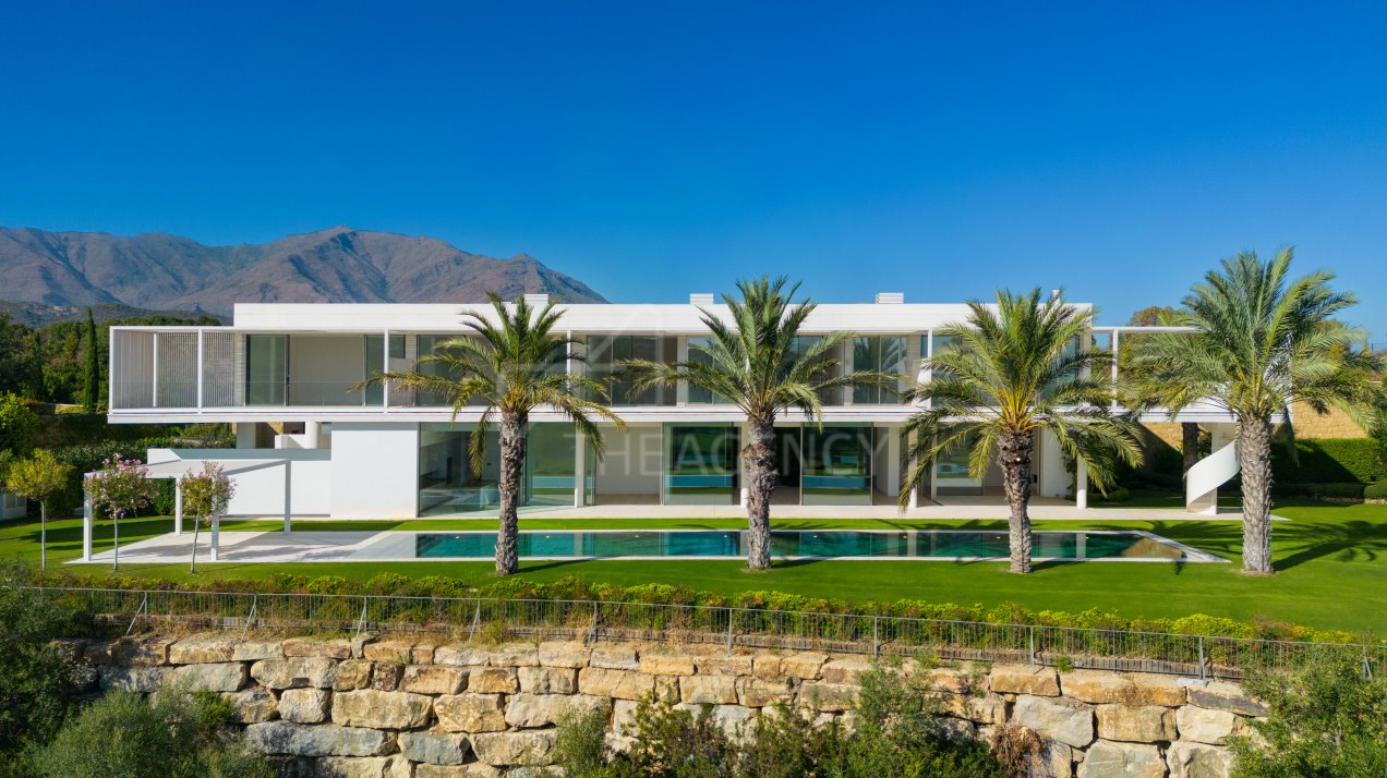 Golfside Villa 10 - Exclusive Modern Villa with Frontline Golf Position at Finca Cortesin