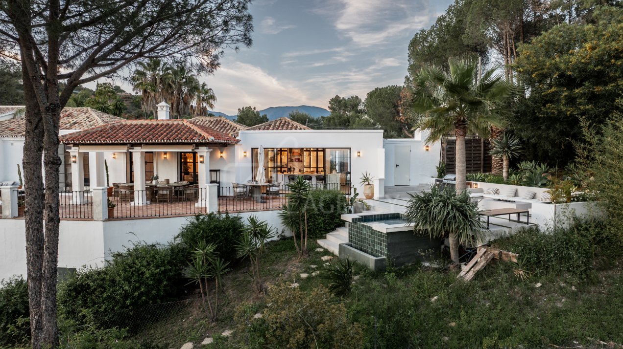 El Madroñal - Elegant Andalusian Villa with Stunning Sea Views in Benahavís